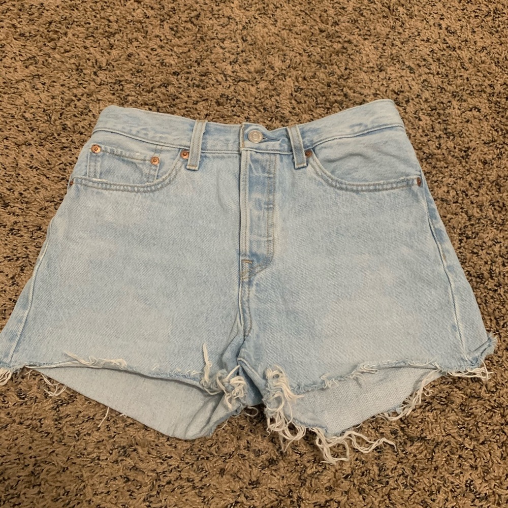 Levi’ Wedgie shorts